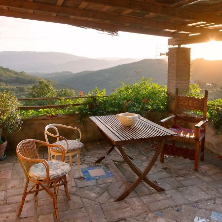 לינה וארוחת בוקר Casa La Valle, Gubbio, Frazione Santa Cristina מראה חיצוני תמונה
